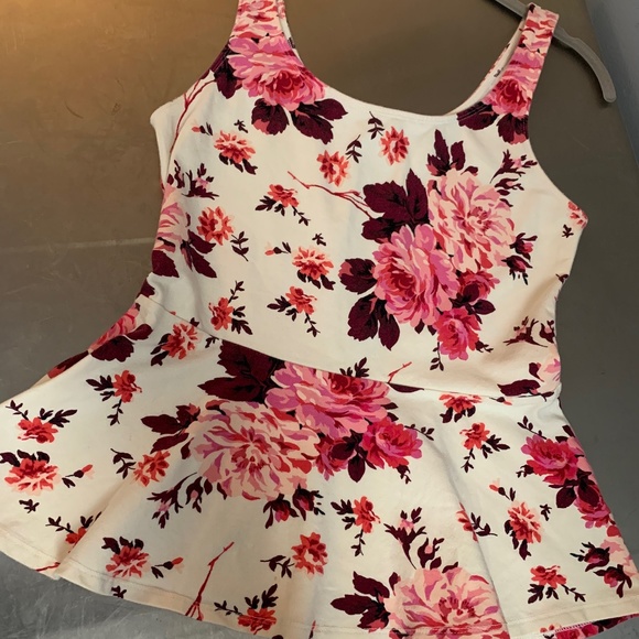 Express Floral Peplum Shirt - Picture 5 of 7